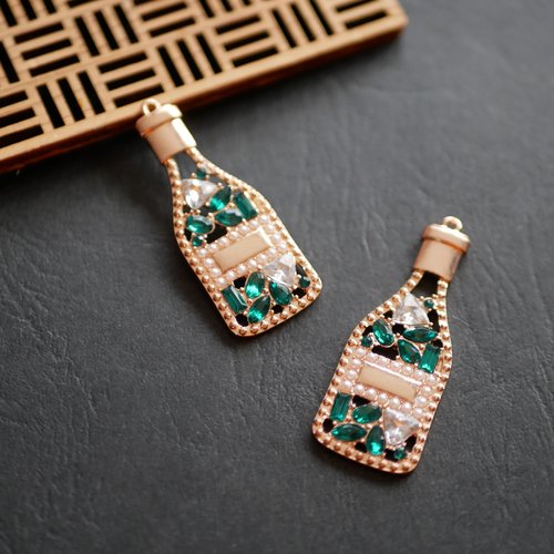 2 breloques pendentifs bouteille fête doré et strass vert 18x45mm