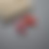 2 perles tubes en résine rouge, 8x30mm