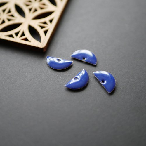 4 sequins émaillés demi lune - 8x15mm - bleu