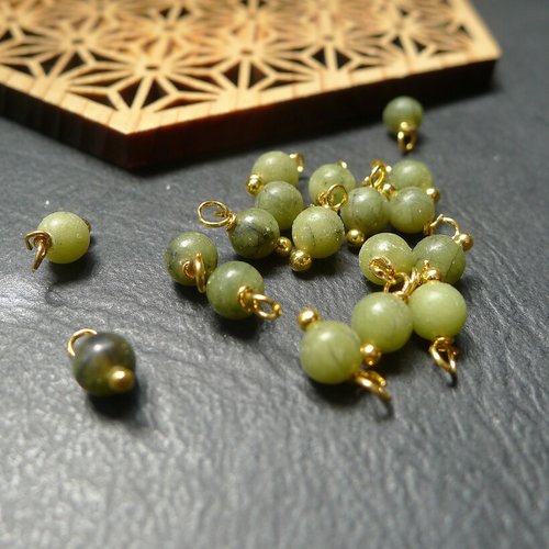 20 perles rondes grelots pierres jade vert doré 4x8mm
