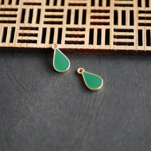 X2 breloque goutte émail vert et doré 8x16mm