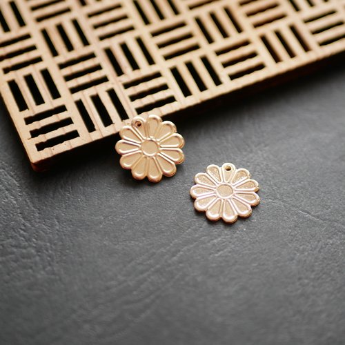 2 breloques motifs fleurs marguerites doré 15mm
