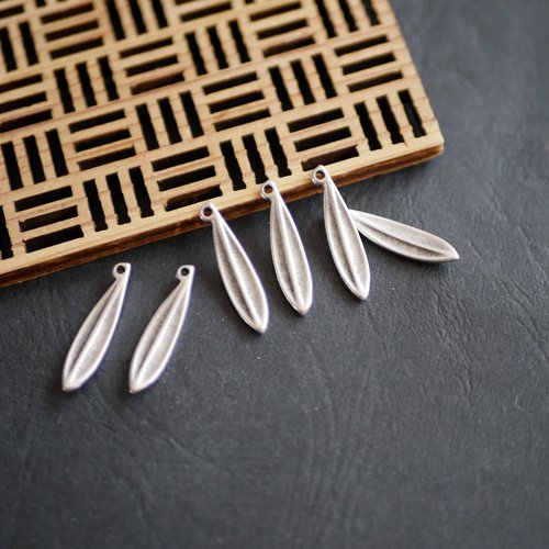 6 pendentifs navettes pointes argenté 5x23mm