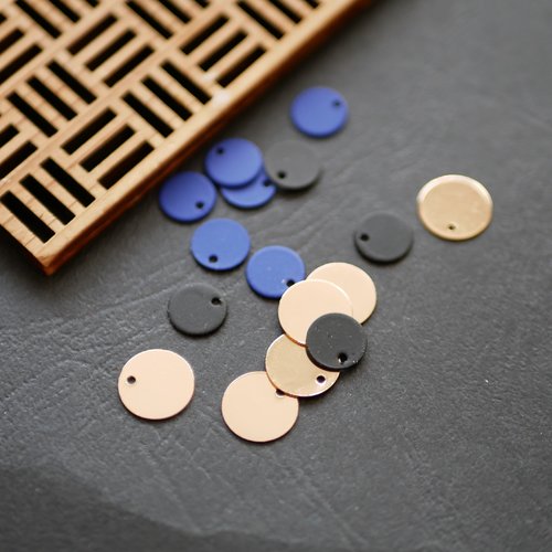 X16 pendentif sequin rond noir doré bleu entre 8 et 10mm