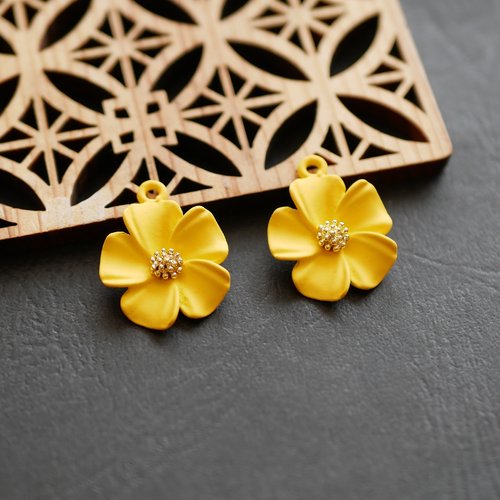 X2 breloques fleurs jaune et doré 19x23mm