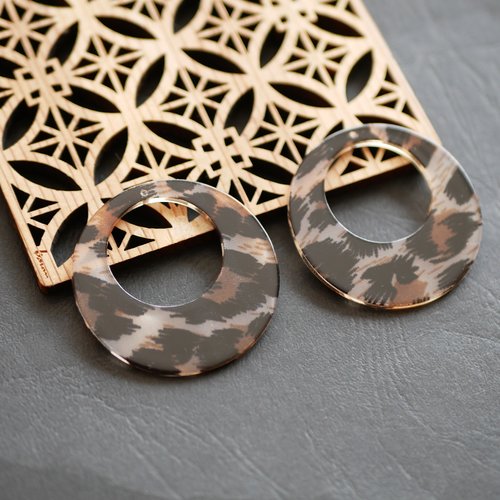 2 pendentifs en résine marron beige léopard 42mm