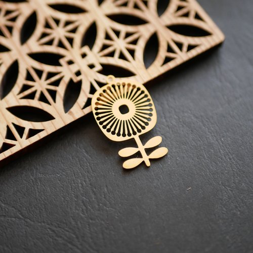 Pendentif en acier inoxydable 201 motifs fleurs marguerites doré 19x33mm