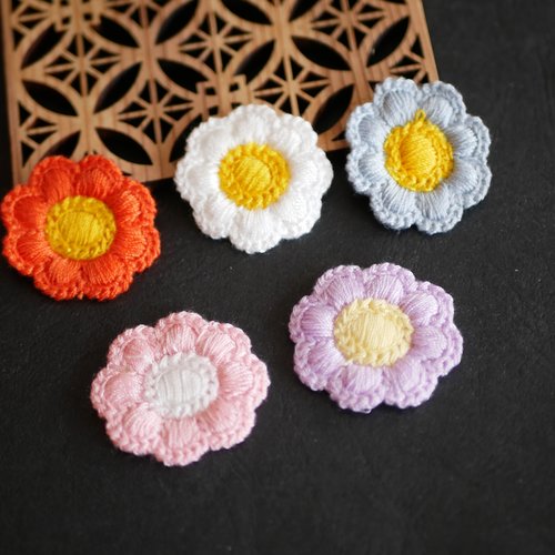 5 patch applique marguerite fait au crochet 31x33mm
