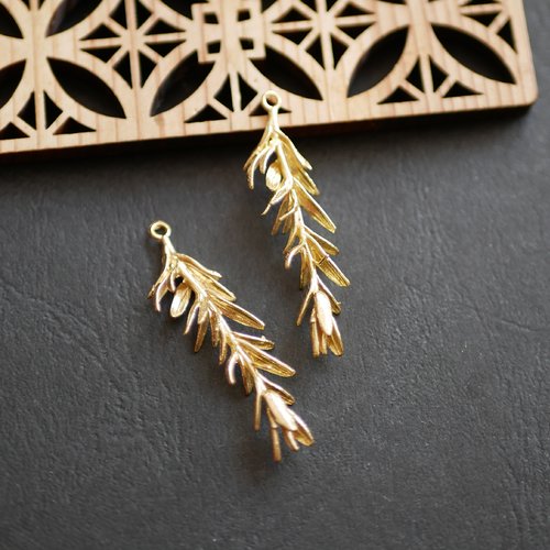 Lot de 2 pendentifs feuille en laiton doré brut, forme branche d’arbre, 13 x 43 mm