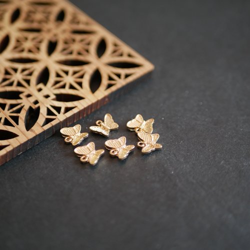 6 breloques papillon 10mm