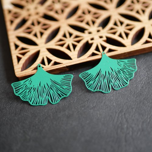 2 breloques pendentifs bohèmes feuille de ginkgo vert 23x32mm