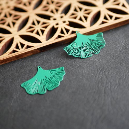2 breloques pendentifs bohèmes feuille de ginkgo vert 20x28mm