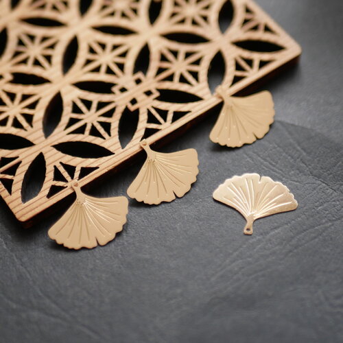 X4 pendentifs feuille de ginkgo en laiton doré, pendentif filigrane en laiton doré, feuille de ginkgo ,19x22mm