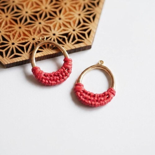 2 pendentifs macramé rouge et doré 24x32 mm . intercalaires ovales pour création de boucles d'oreilles. connecteurs bijoux bohème chic