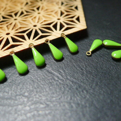 X10 petite breloque en émail vert fluo, mini goutte en laiton bronze et émail vert fluo, 4x10mm
