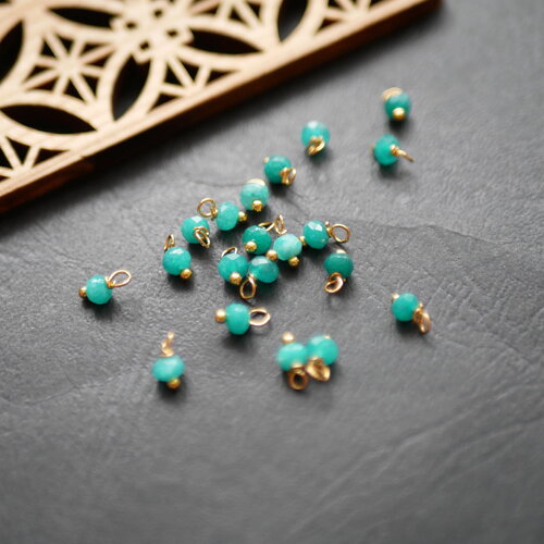 Petites perles de jade bleu à facettes, breloques grelots doré, cloche zen, clochette pour chapelet bleu, 4x8mm, 20 perles
