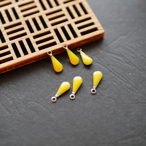 10 breloques gouttes, argenté et émail jaune, 4x12mm