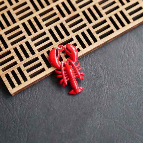 Pendentif homard rouge émaillé. 17x29mm. breloque crustacé pour collier ou boucles d'oreilles. bijou thème marin, 1 pièce