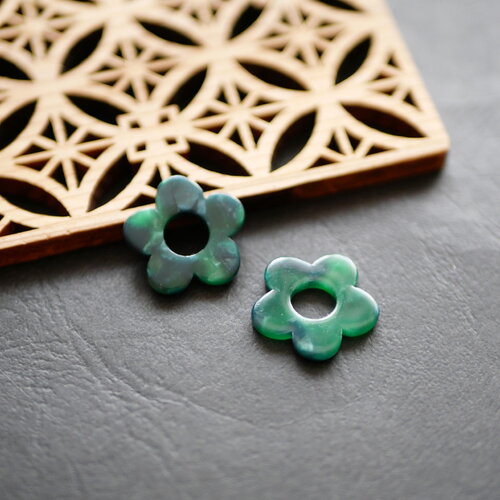 2 perles en acrylique vert en forme de fleur, perles pour créoles, petite perle fleur verte, 20mm