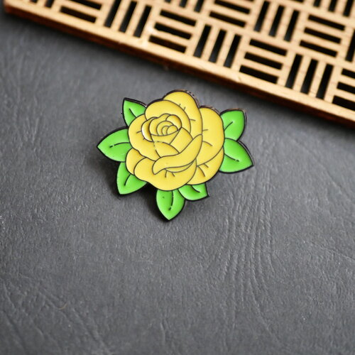 Pin's rose en émail jaune et noir, broche à fleurs en émail, épingles à fleurs en émail, 29x34mm