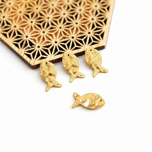 X4 pendentif poisson martelé doré. 11x21 mm. breloques poisson métal texturé pour bijoux diy