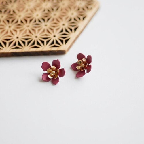 X2 pendentifs fleurs rose framboise et doré. 10x16mm. breloque clochette fleur