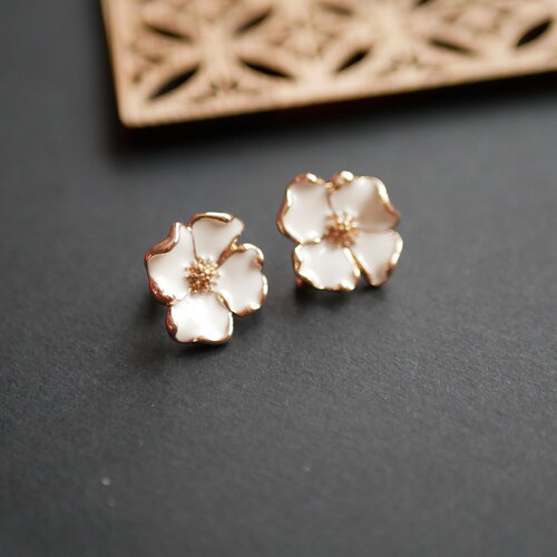 X2 boucles d'oreilles cosmos en émail blanc, boucles d'oreilles en forme de fleur en émail, fleur de cosmos doré et blanc, 18mm