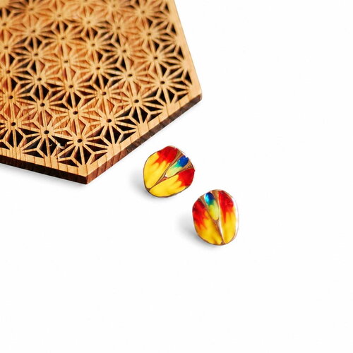 Boucles d’oreilles puces 17 mm en acier inoxydable et émail coloré. bijoux artisanaux faits main