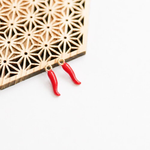 Breloques piment rouge émaillé 4x20 mm. lot de 2 pendentifs métal doré pour création bijoux