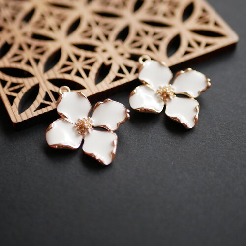 X2 pendentif cosmos en émail blanc, breloques en forme de fleur en émail, breloques fleur doré et blanc, 30x37mm