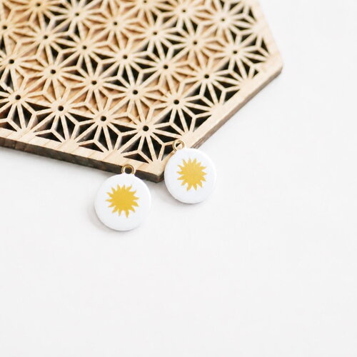 Pendentif soleil jaune et blanc doré 15x18mm. lot de 2 breloques solaires pour création bijoux diy