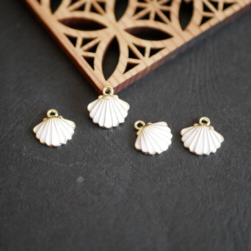 X4 pendentif petit coquillage en laiton doré et émail blanc, breloque coquillage doré, 13mm
