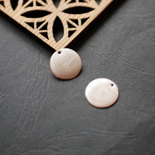 2 breloques en émail blanc irisé et doré, breloque sequin rond blanc, perles blanches irisées , 15mm