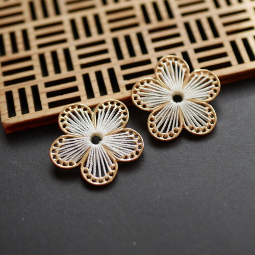 2 breloques en forme de grande fleur blanc, fourniture pour bijoux en forme de fleur, breloque fleur vintage,couleur blanche,28x32mm