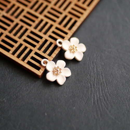 2 breloques en forme de fleur beige, fourniture pour bijoux fleur vintage, 15x20mm