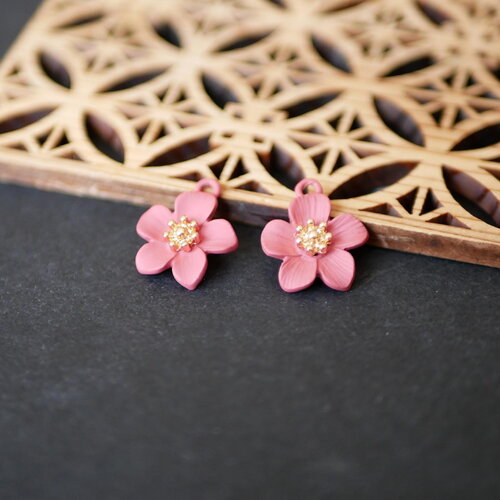2 breloques en forme de grande fleur rose poudré, fourniture pour bijoux en forme de fleur,breloque fleur vintage,couleur vieux rose,15x18mm
