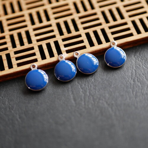 X4 petite breloque en émail bleu, sequin rond bleu, pendentif émaillé argenté et bleu, 10x13mm