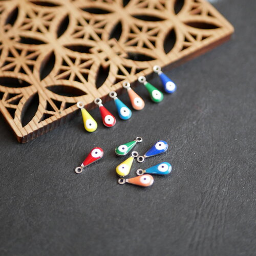 X12 petite breloque en émail argenté et multicolore, mini goutte argenté avec un oeil, goutte en acier inoxydable argenté émaillée, 4x12mm