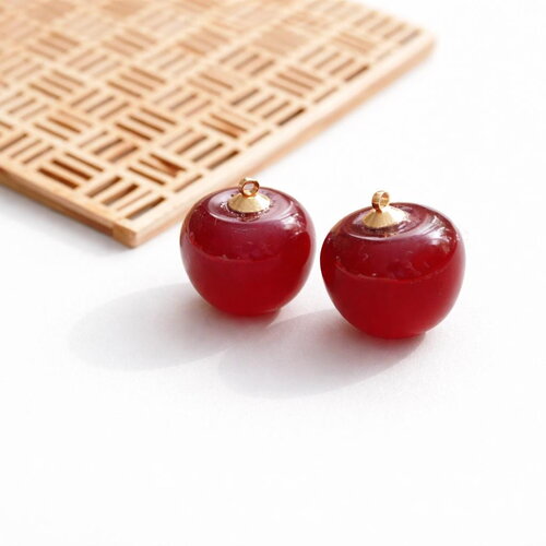 2 perles cerise en résine rouge 20x22 mm. breloques fruit rouge brillant avec embout doré. fournitures bijoux diy