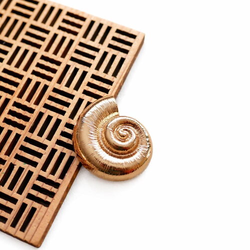 Pendentif coquillage escargot doré 27x33 mm. pendentif pour bijou élégant style nautique