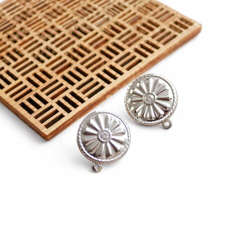 Boucles d’oreilles rondes 22mm argentées. motif soleil avec strass. supports bijoux diy