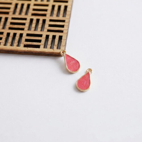 2 breloques gouttes en émail rose bonbon irisés et doré. sequins bijoux 8x15 mm
