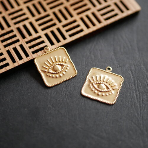 Pendentifs œil protecteur dorés, 19x22mm, breloques carrées doré mat, fournitures bijoux bohème et spiritualité. lot de 2