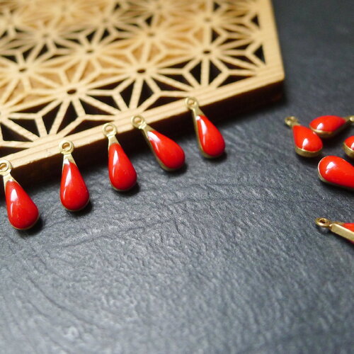 X10 petite breloque en émail rouge, mini goutte en laiton bronze et émail rouge, 4x10mm