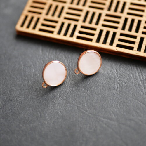 Boucles d'oreilles rondes en nacre blanche et cerclé de doré, puce d'oreille en coquillage blanc. 14mm