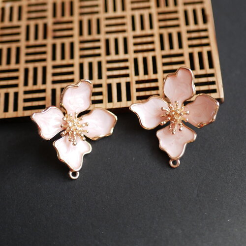 Boucles d'oreilles fleur de cerisier en émail rose clair et doré, boucles d'oreilles en forme de fleur en émail rose pastel, 36x40mm