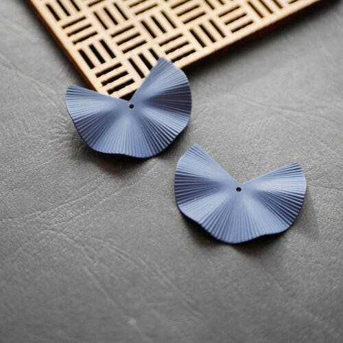 2 pendentifs demi lune bleu, pendentifs éventails triangles bleu foncé, pendentif strié, 30x37mm