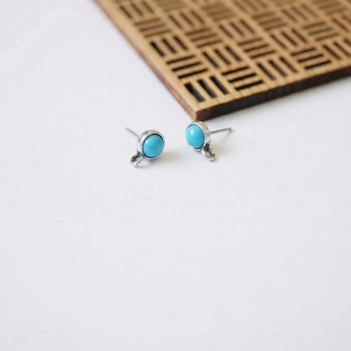Puces d’oreilles 7x10 mm en argenté vieilli avec cabochon howlite bleu turquoise. supports boucles d’oreilles diy