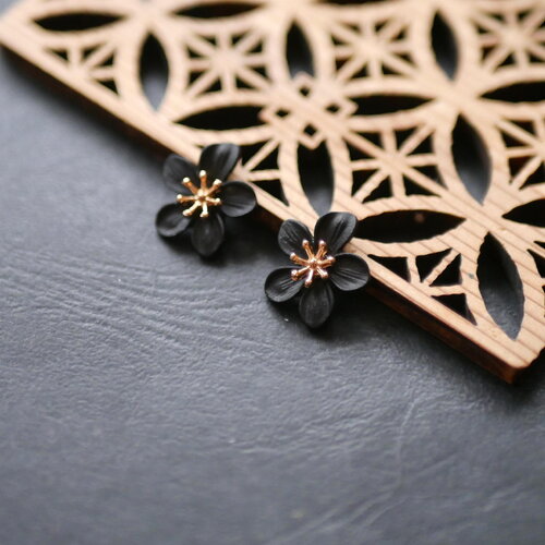 2 breloques en forme de grande fleur noir , fourniture pour bijoux en forme de fleur, breloque fleur vintage,couleur noir ,15x18mm