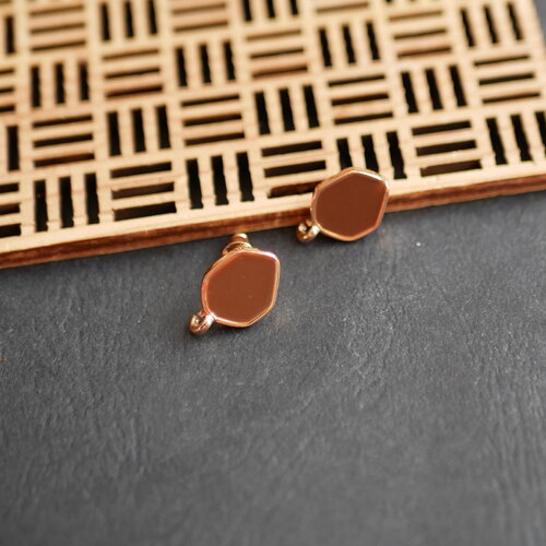 Boucles d'oreilles hexagonales en émail marron et doré. puces d'oreilles géométriques. boucles d'oreilles style vintage. 10x16mm
